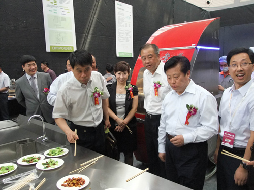 大明機器人炒菜機出品受到陜期西省領(lǐng)導高度關(guān)注